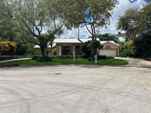 18032 SW 82nd Court, Palmetto Bay, FL 33157