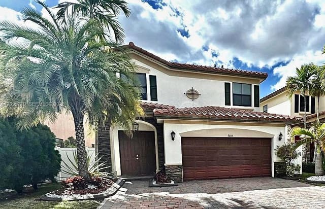 8818 W 33 Rd Avenue, Hialeah, FL 33018