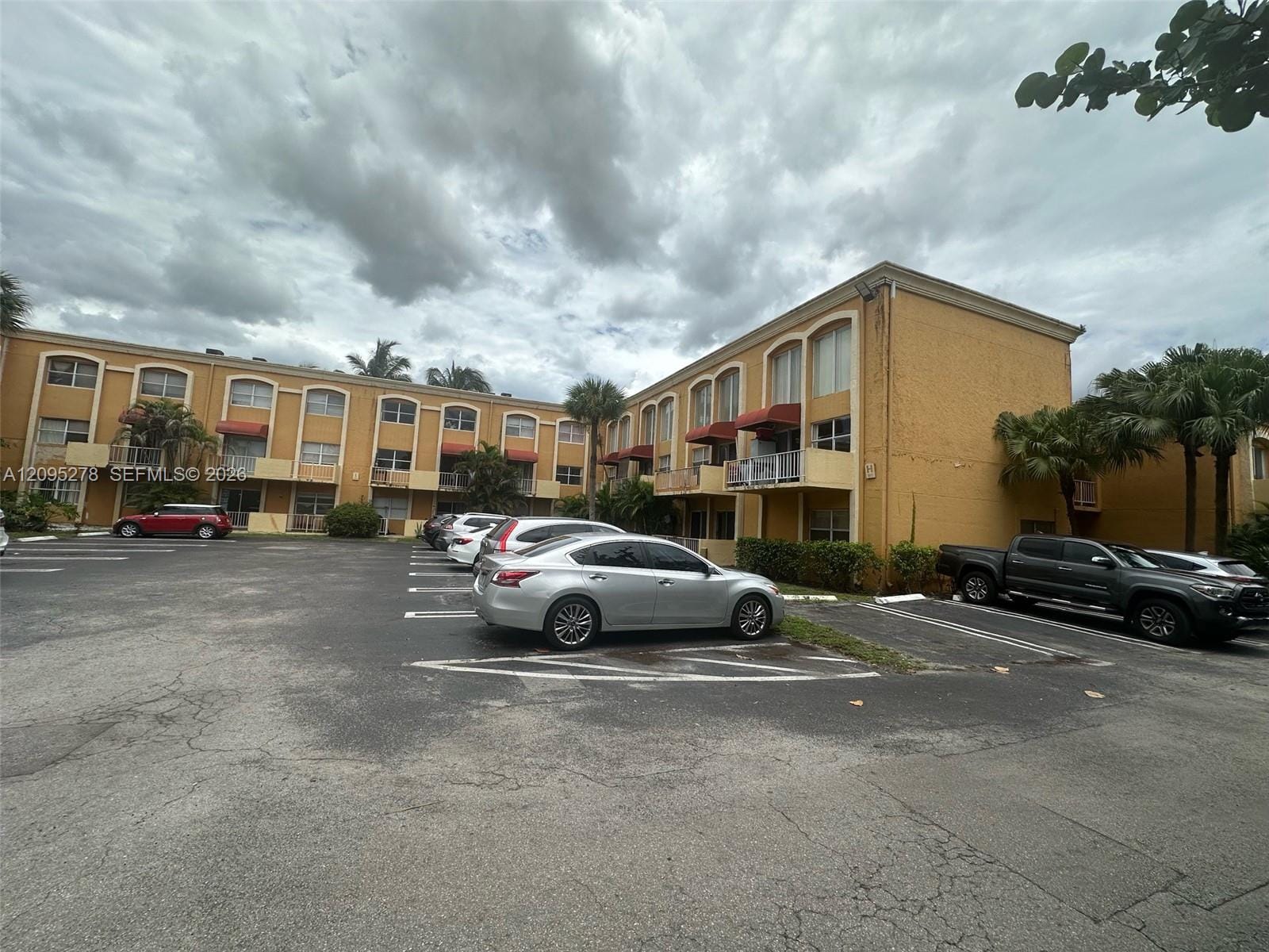 18111 NW 68th Avenue H204, Hialeah, FL 33015 photo 10