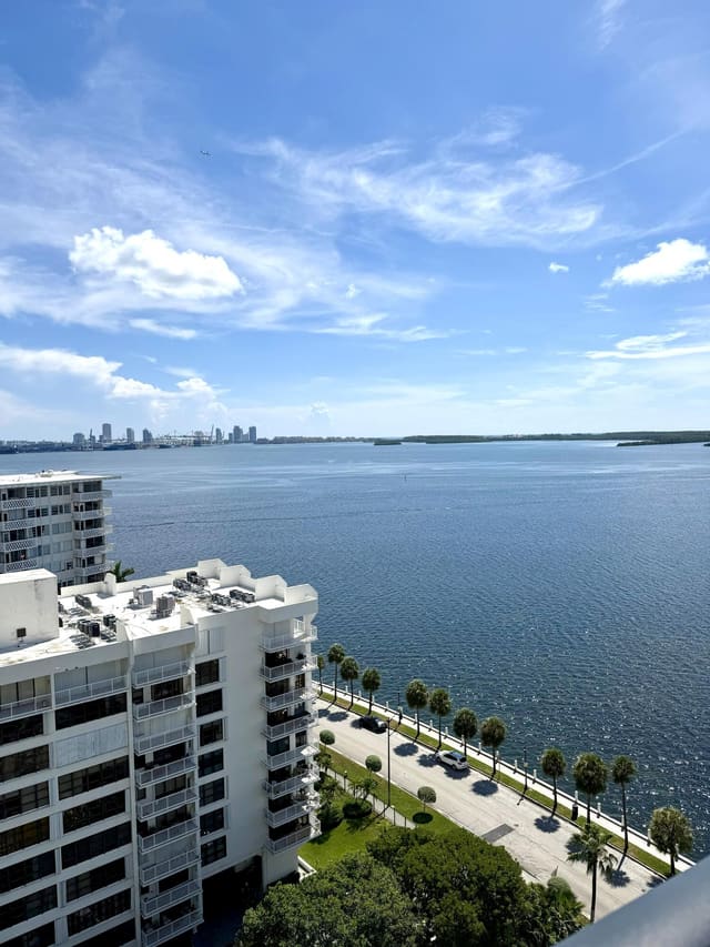 1450 BRICKELL BAY Drive 1702, Miami, FL 33131