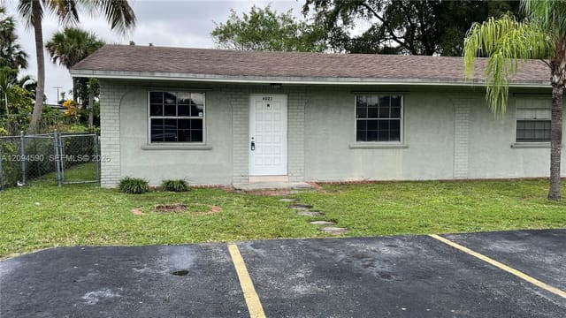6021 SW 36th Ct & W #E, Miramar, FL 33023