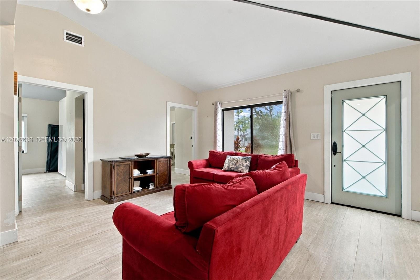 565 East Drive — photo 2