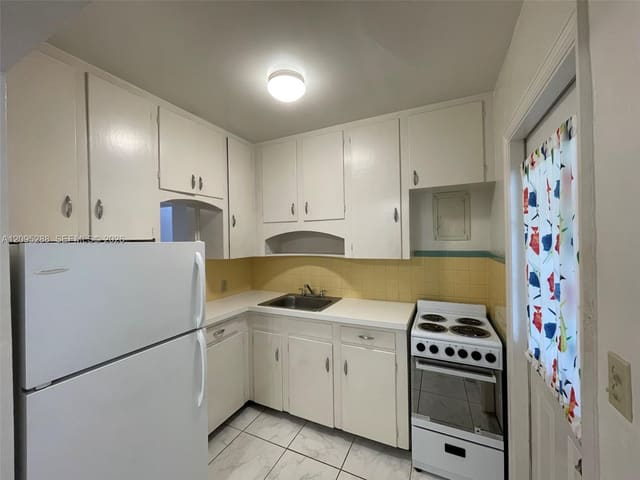 702 SE 16th Street 702, Fort Lauderdale, FL 33316