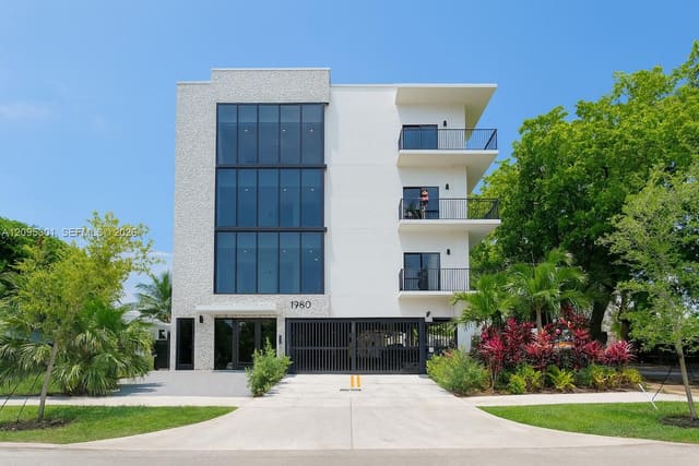 1950 Fletcher Street 302, Hollywood, FL 33020