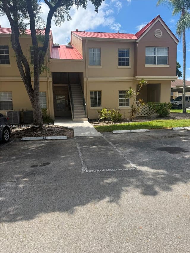 18310 NW 68th Avenue F, Hialeah, FL 33015