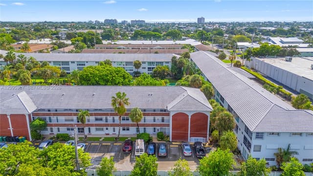 2050 NE 39th Street W112, Lighthouse Point, FL 33064
