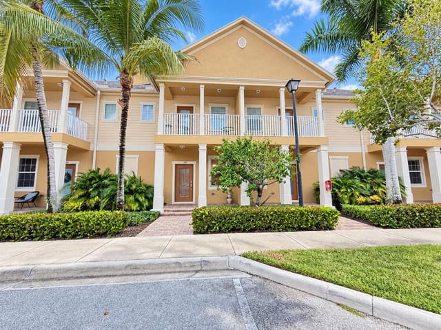 118 BLACK IRONWOOD Road 105, Jupiter, FL 33458