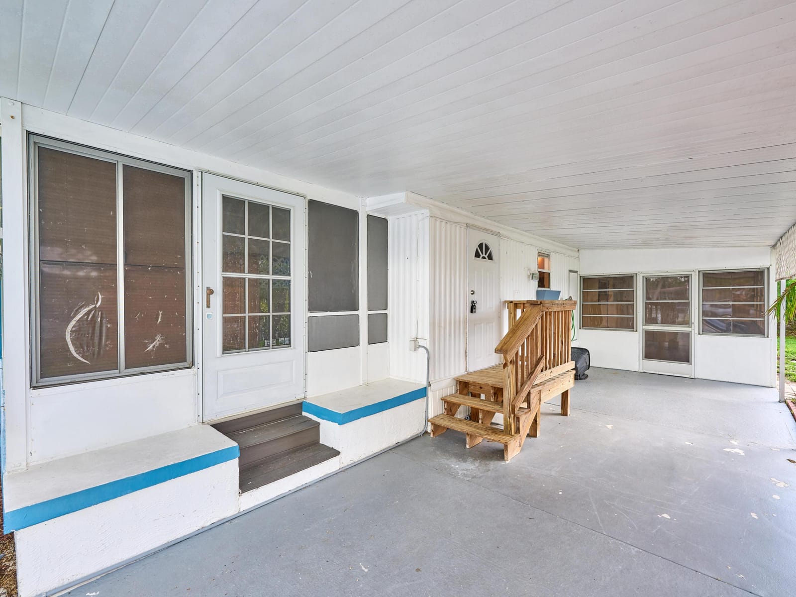 7965 SE WREN Avenue — photo 3