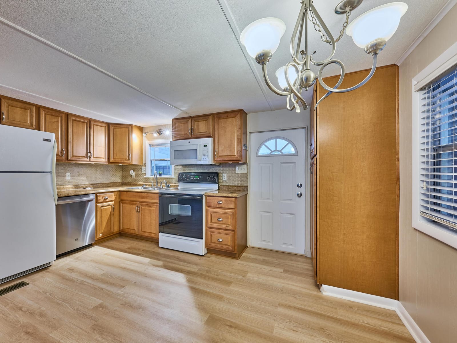 7965 SE WREN Avenue — photo 5