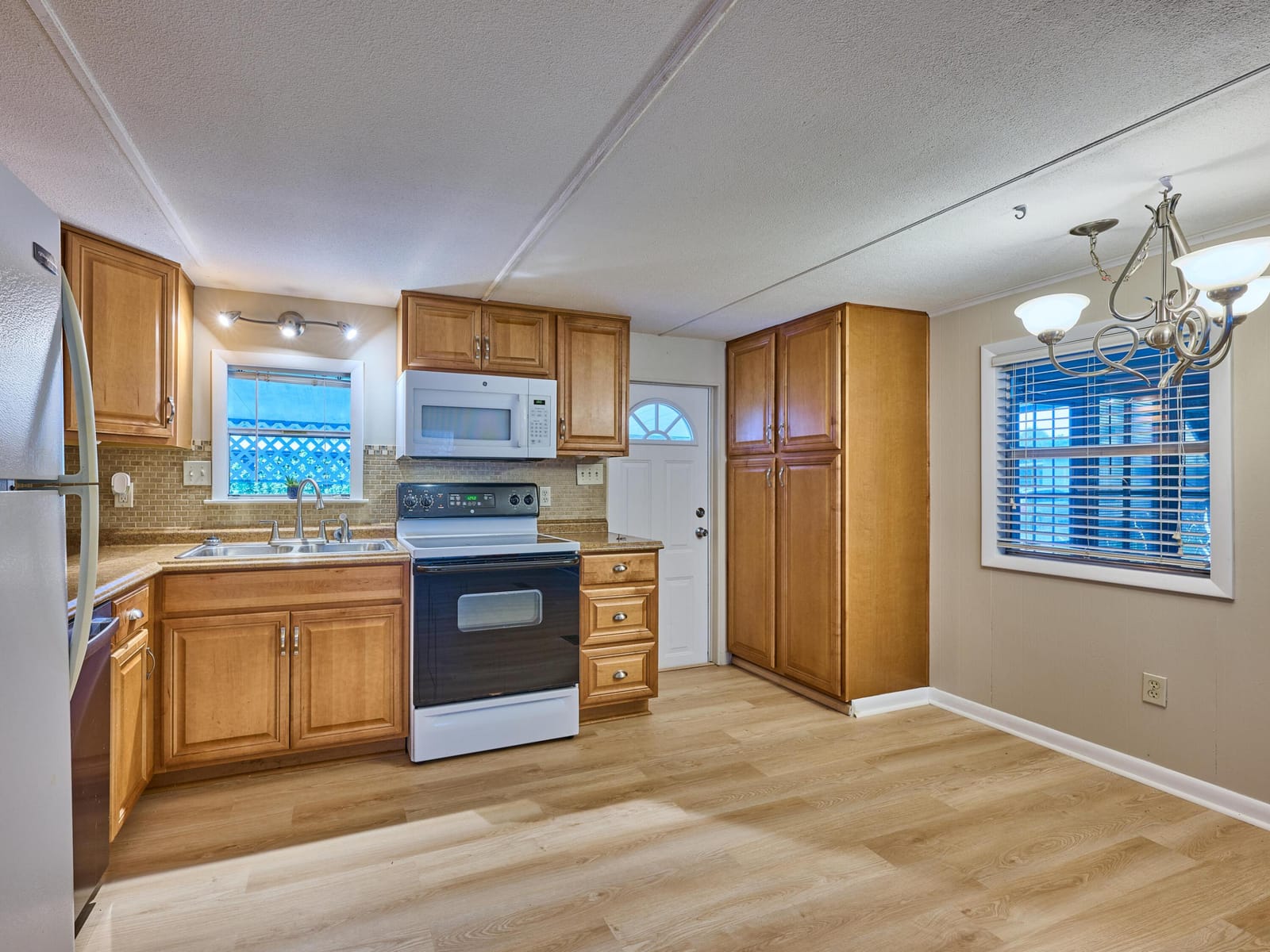 7965 SE WREN Avenue — photo 6