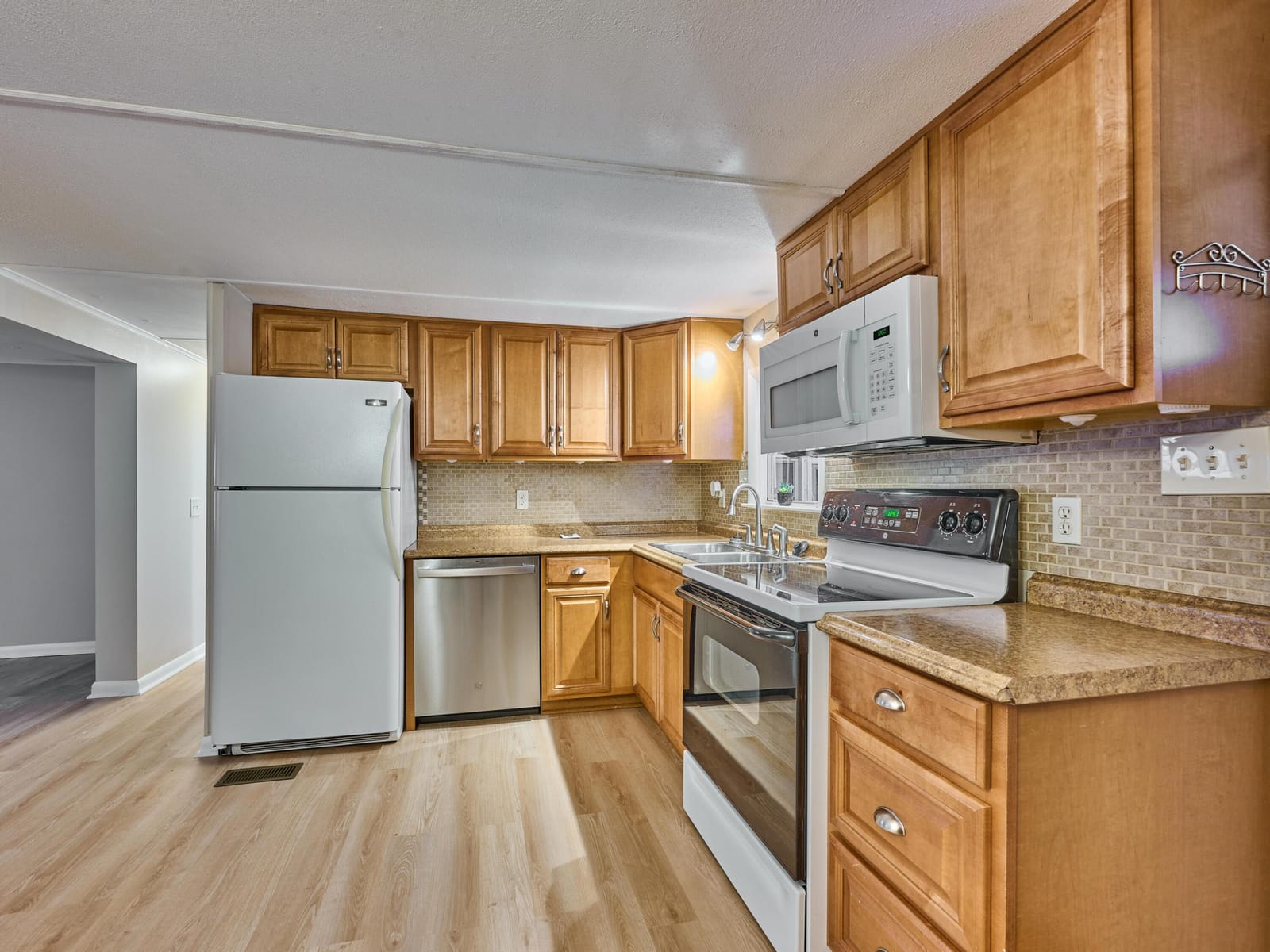7965 SE WREN Avenue — photo 8