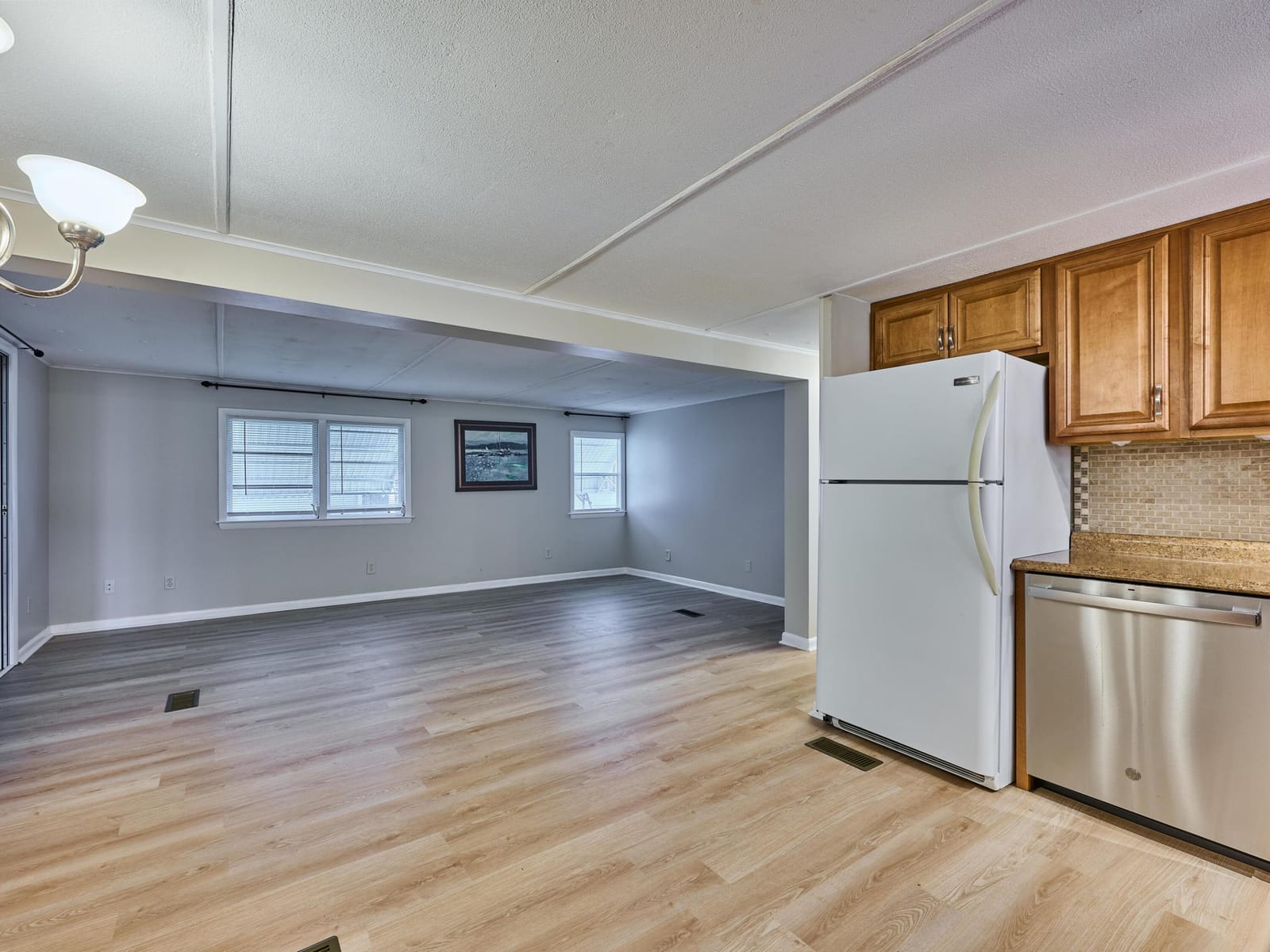 7965 SE WREN Avenue — photo 9