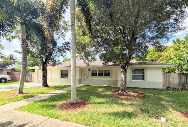 945 NW 4th Lane, Florida City, FL 33034