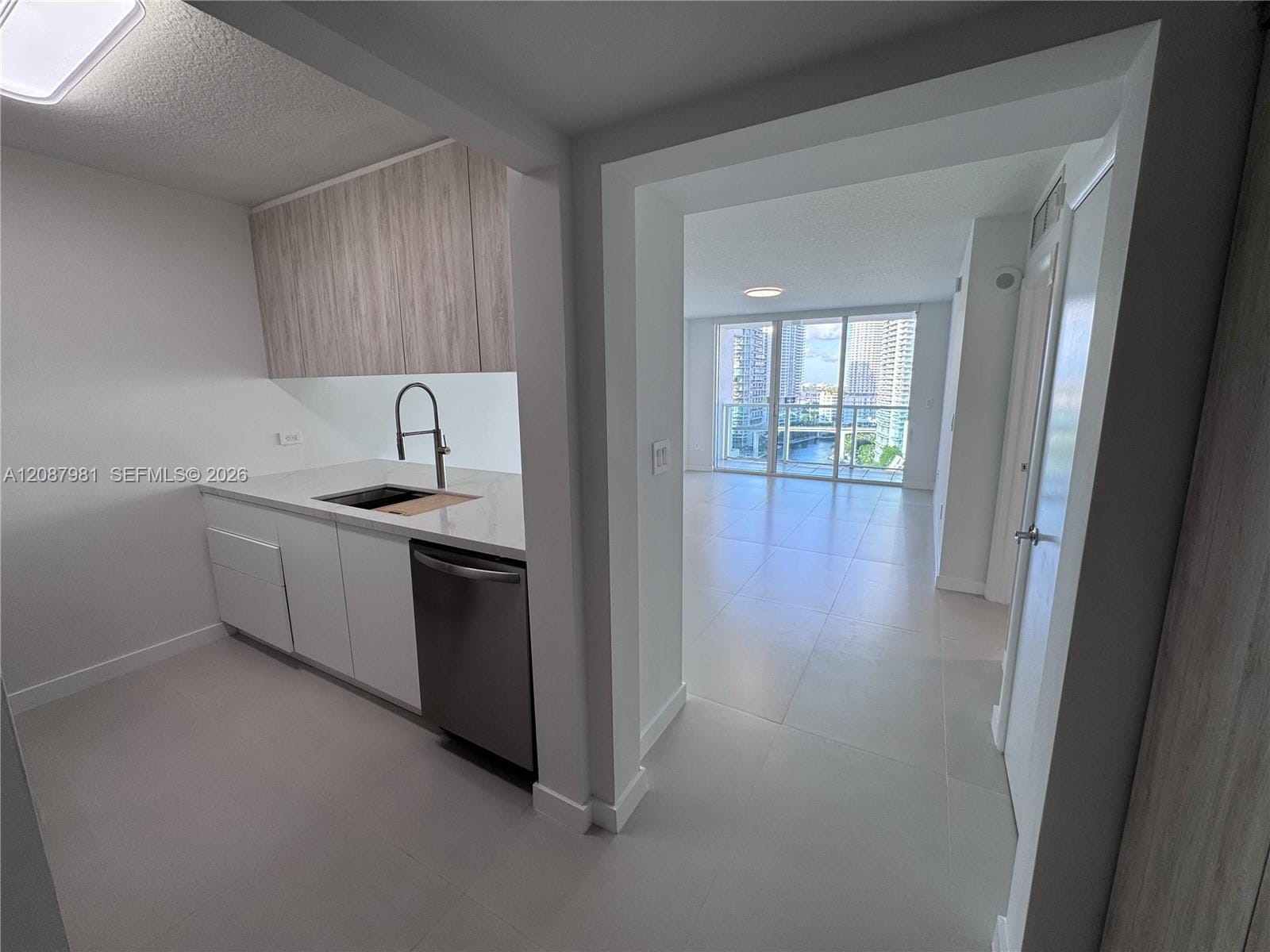 31 SE 5th Street 2009, Miami, FL 33131