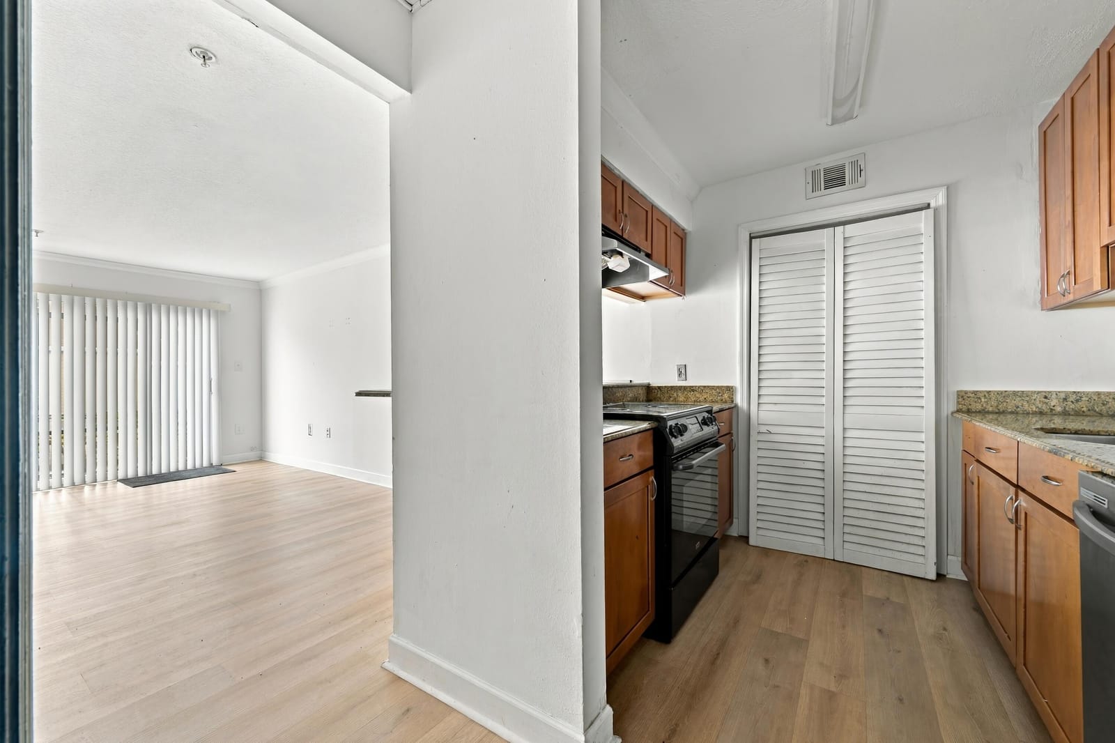 2303 N CONGRESS Avenue 11 — photo 2