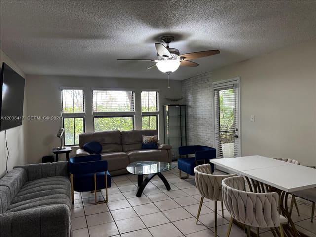 15661 SW 104th Terrace 318, Miami, FL 33196