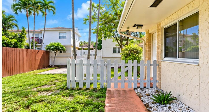812 NE 2ND Street 2, Hallandale Beach, FL 33009 photo 2