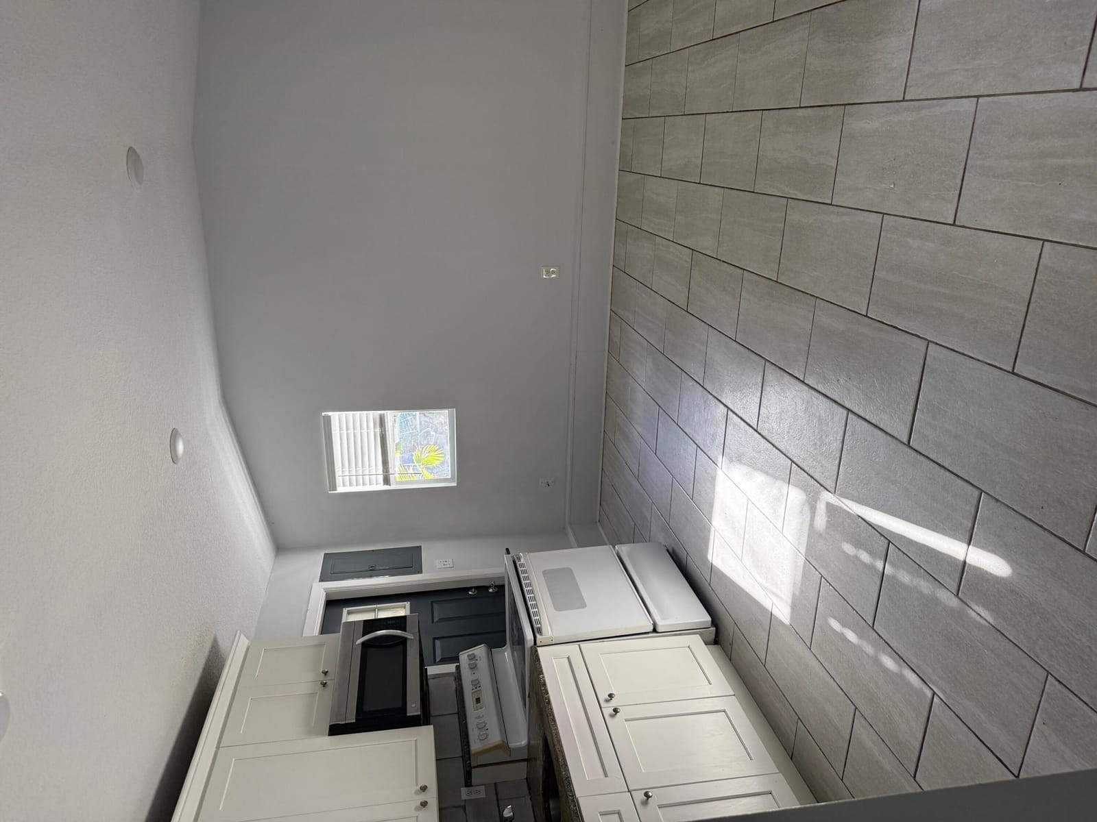 151 Valencia Drive — photo 3