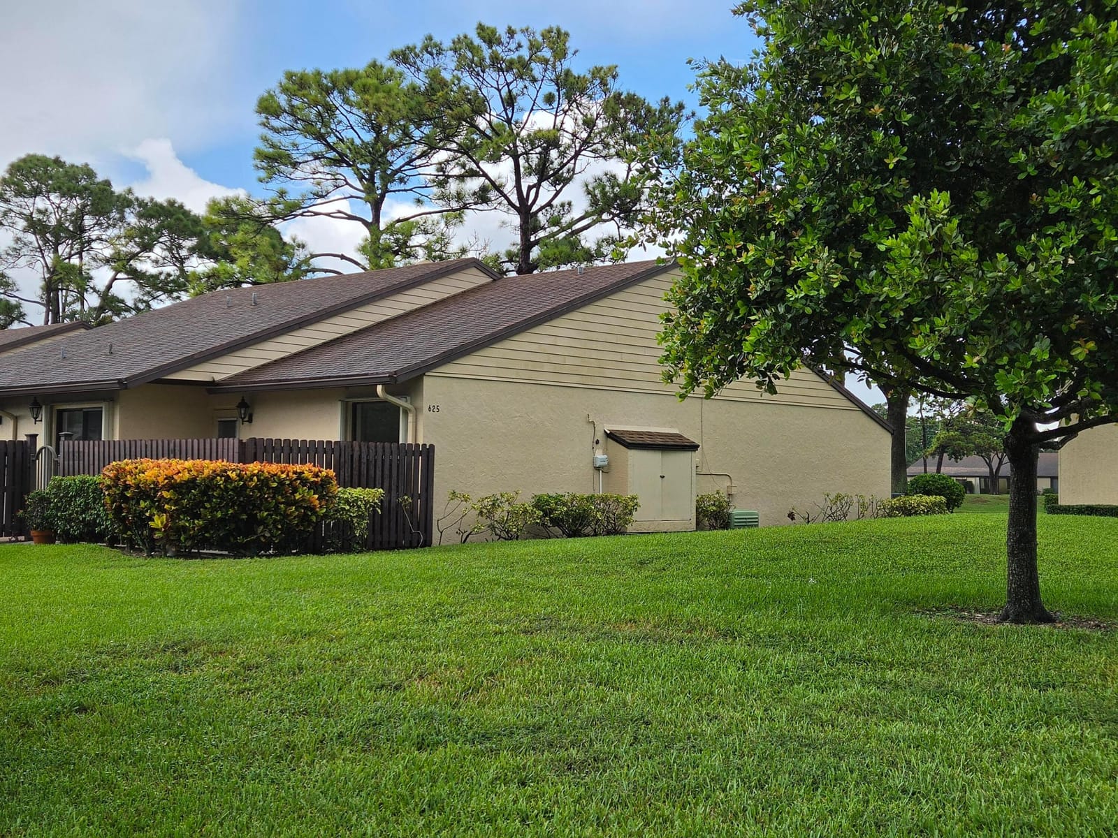 625 SEA PINE Way H — photo 2
