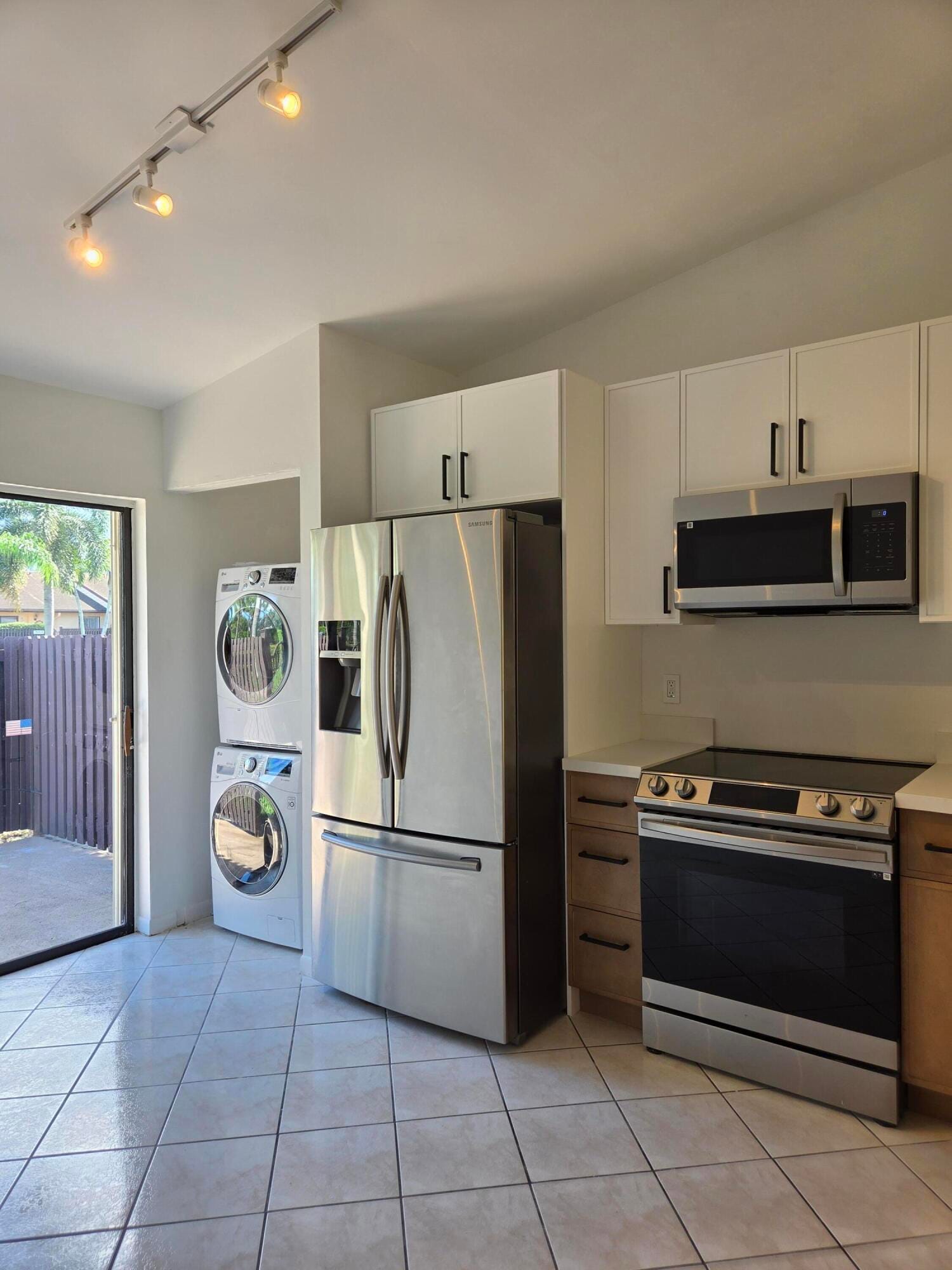 625 SEA PINE Way H — photo 9