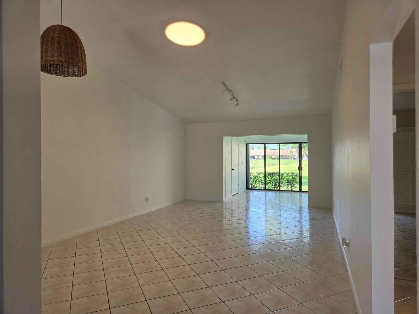 625 SEA PINE Way H — photo 10