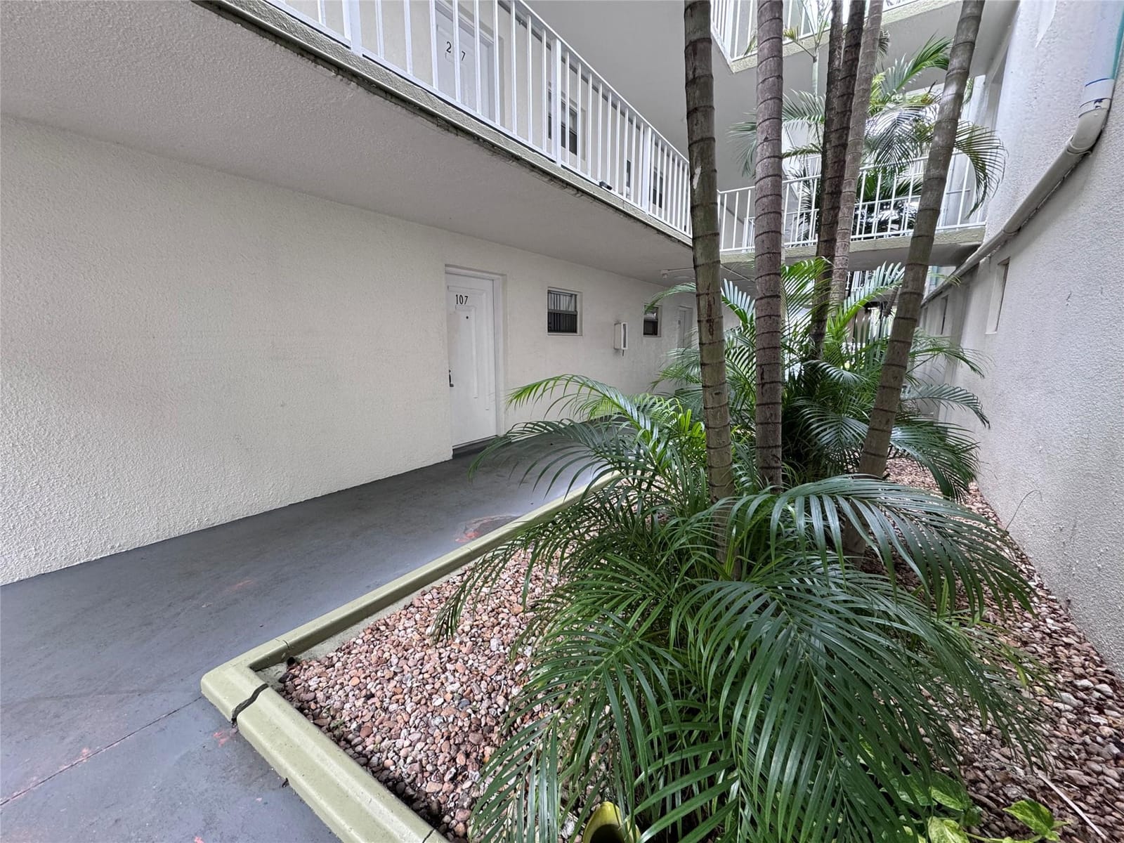 4205 N UNIVERSITY Drive 107 — photo 2