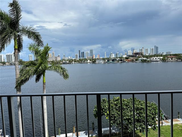 16558 NE 26th Avenue 5D, North Miami Beach, FL 33160