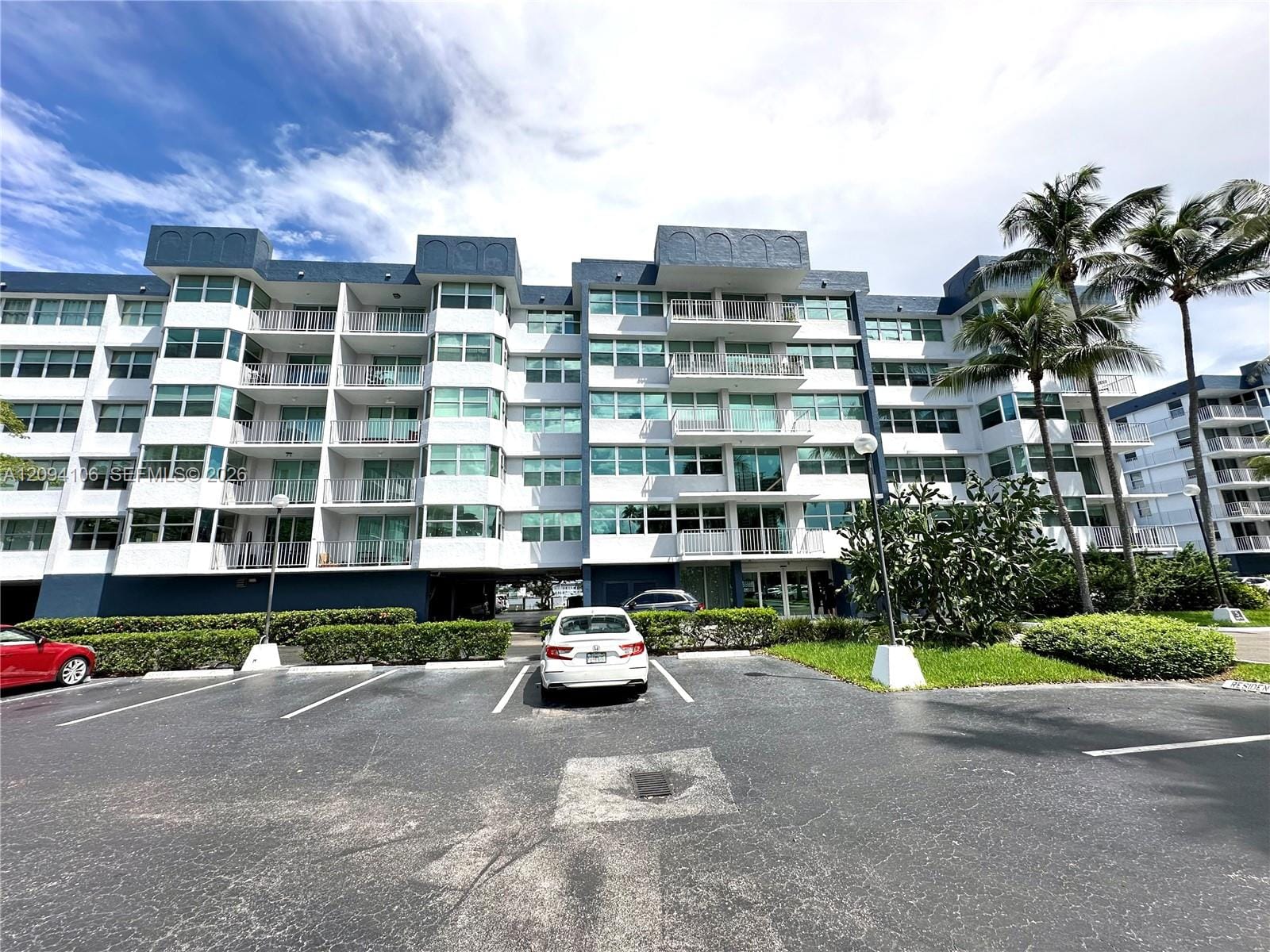 16558 NE 26th Avenue 5D, North Miami Beach, FL 33160 photo 2