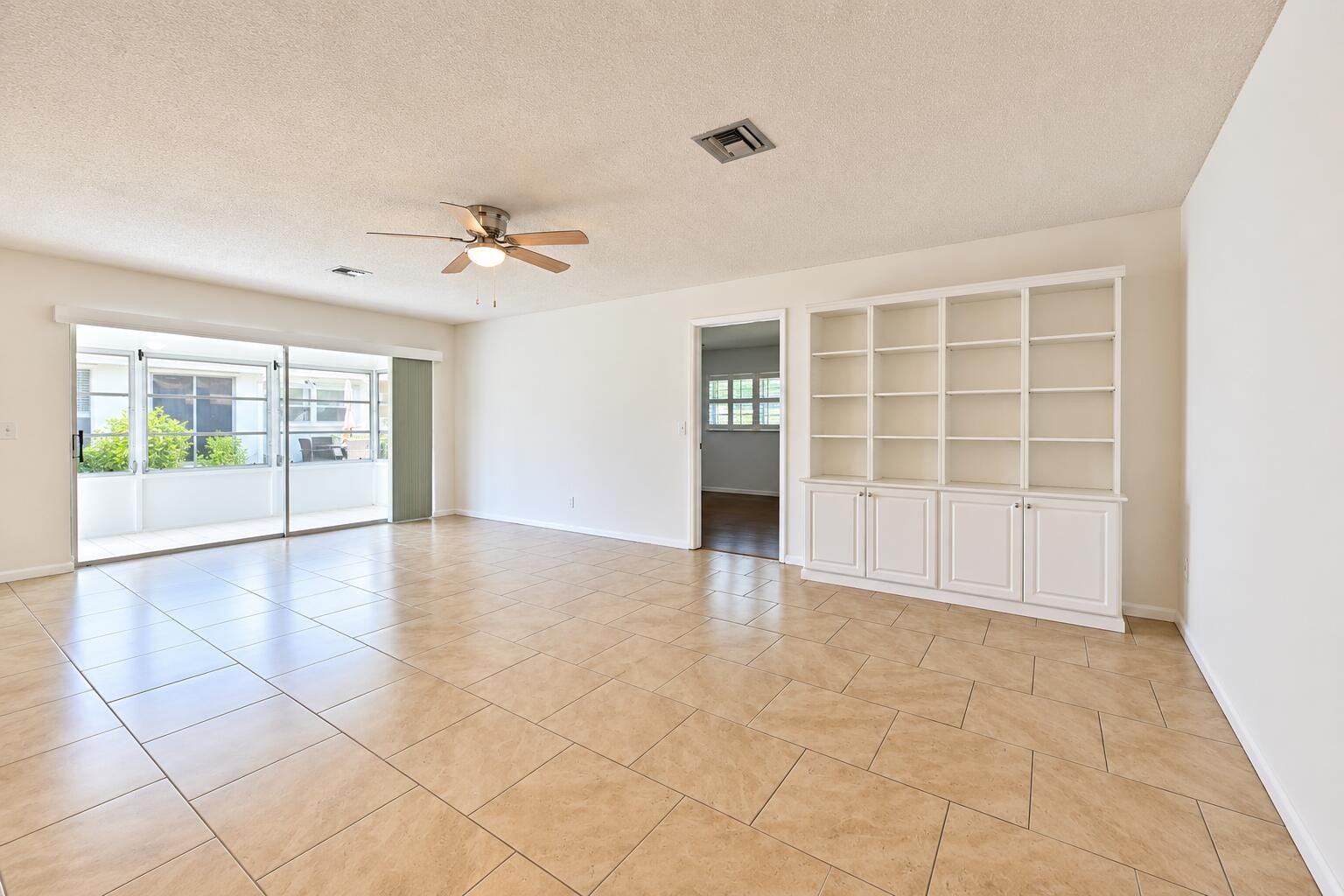 828 TIMBERVIEW Drive A — photo 9