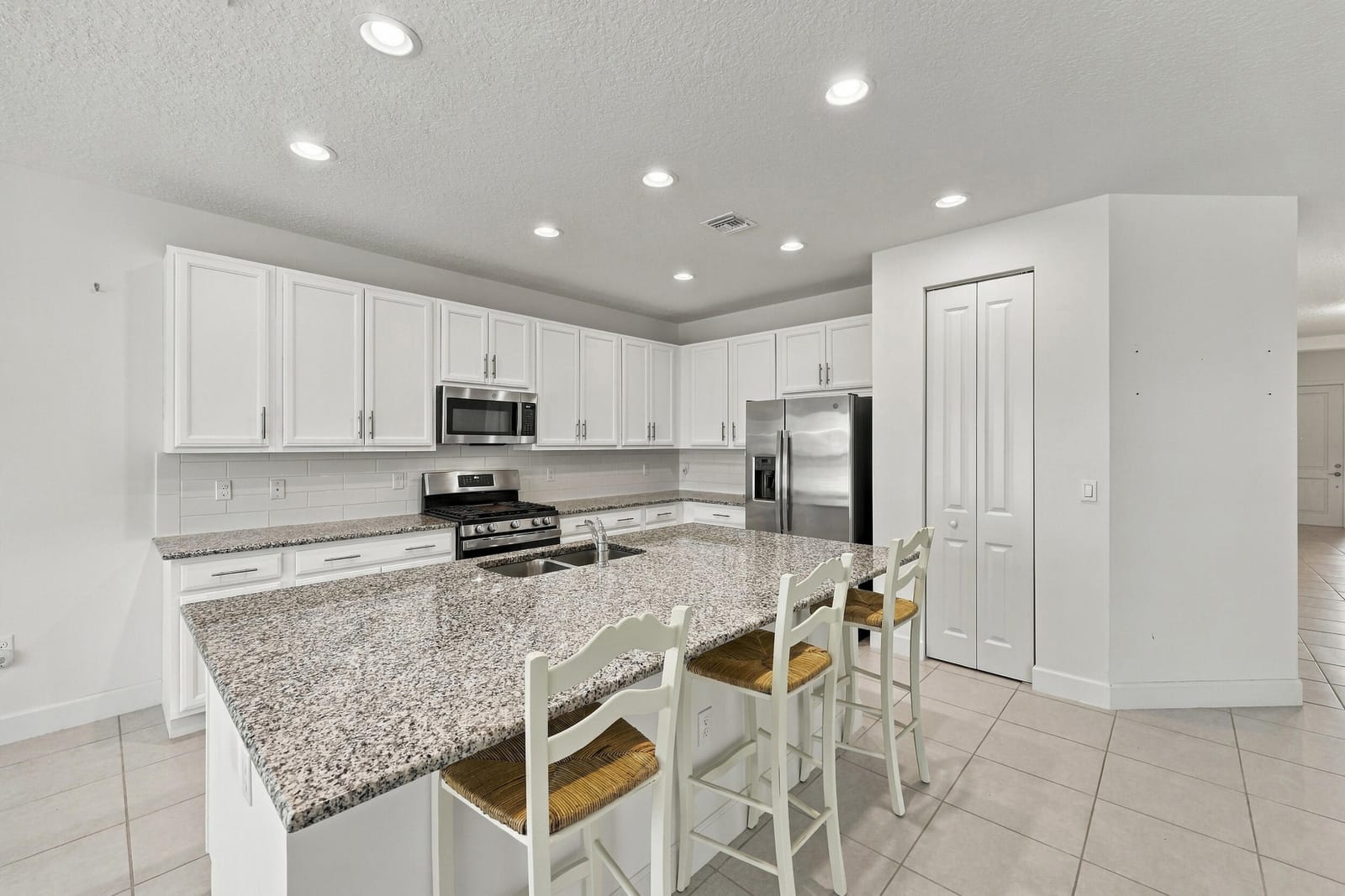 11852 SW Waterford Isle Way, Port St. Lucie, FL 34987 photo 9