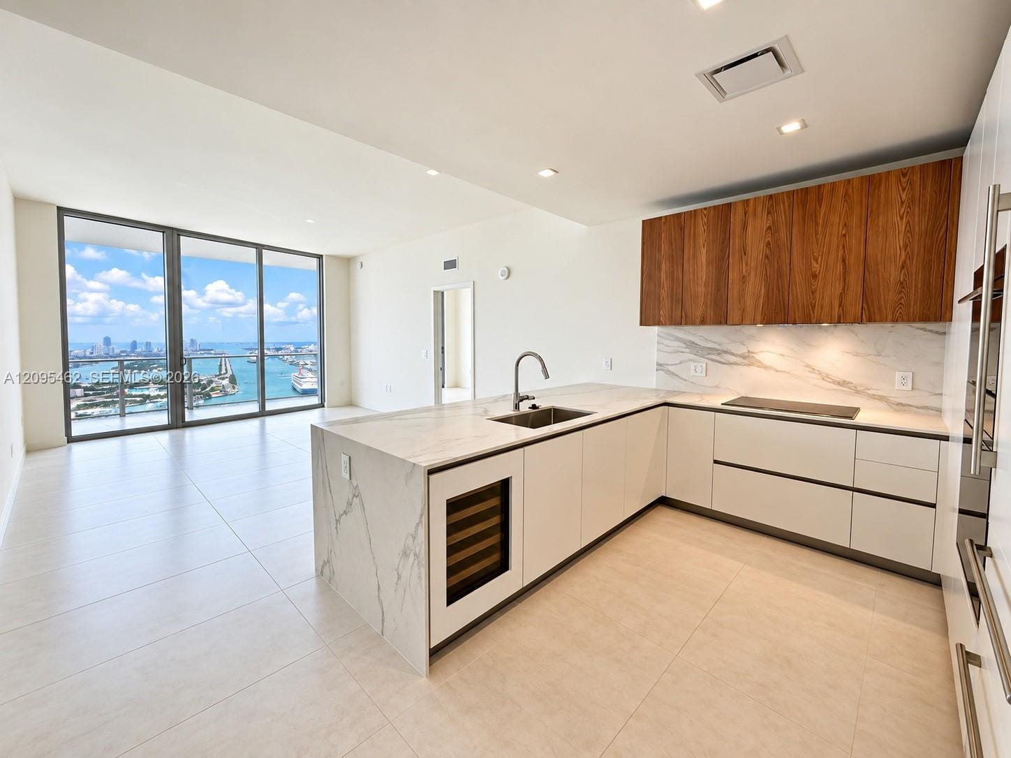 1400 Biscayne 4703, Miami, FL 33132 photo 4