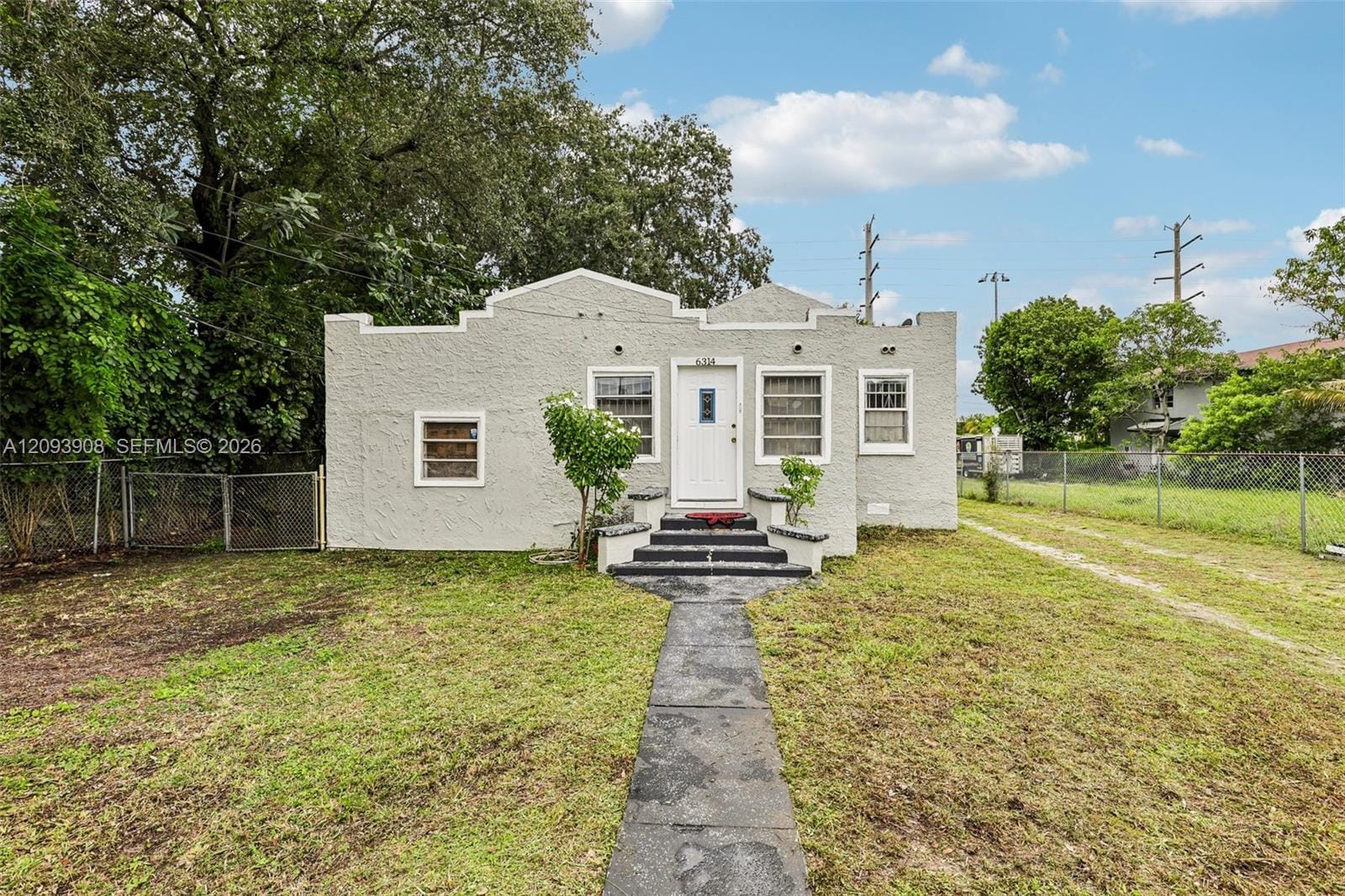 6314 NW 4th Avenue — photo 2