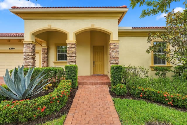 10160 SW AZZO Lane, Port St. Lucie, FL 34986