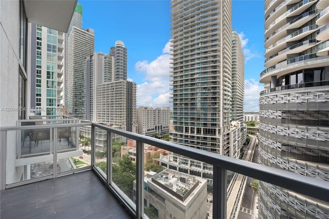 1050 Brickell Avenue 1418, Miami, FL 33131