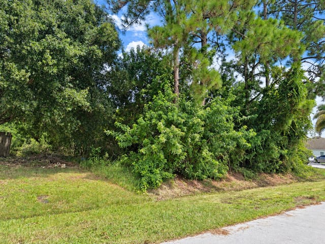 1483 SW Malaga Avenue, Port St. Lucie, FL 34953