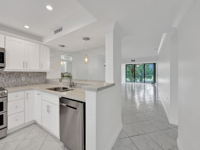6169 BALBOA Circle 306, Boca Raton, FL 33433