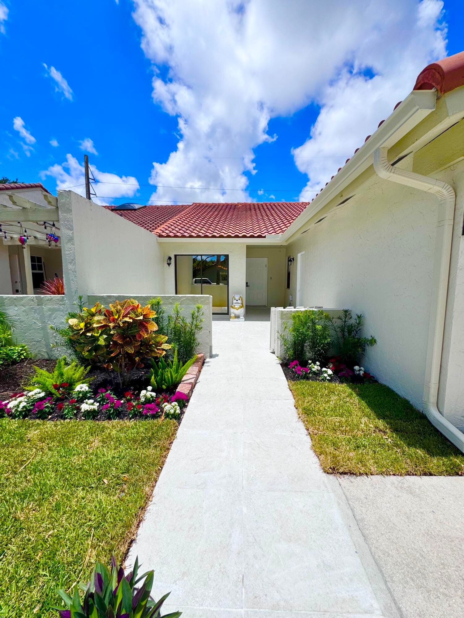21547 Altamira Avenue — photo 2