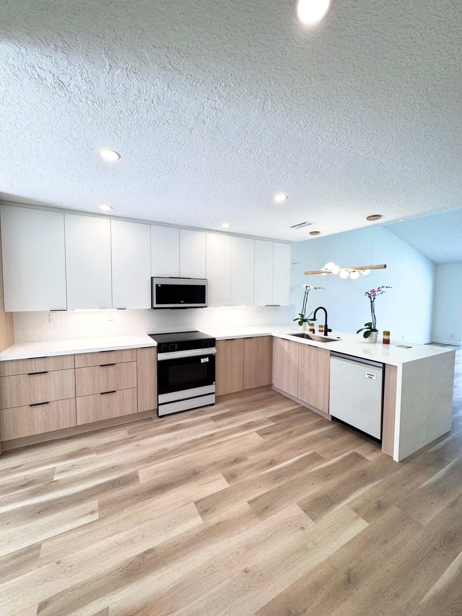 21547 Altamira Avenue — photo 3