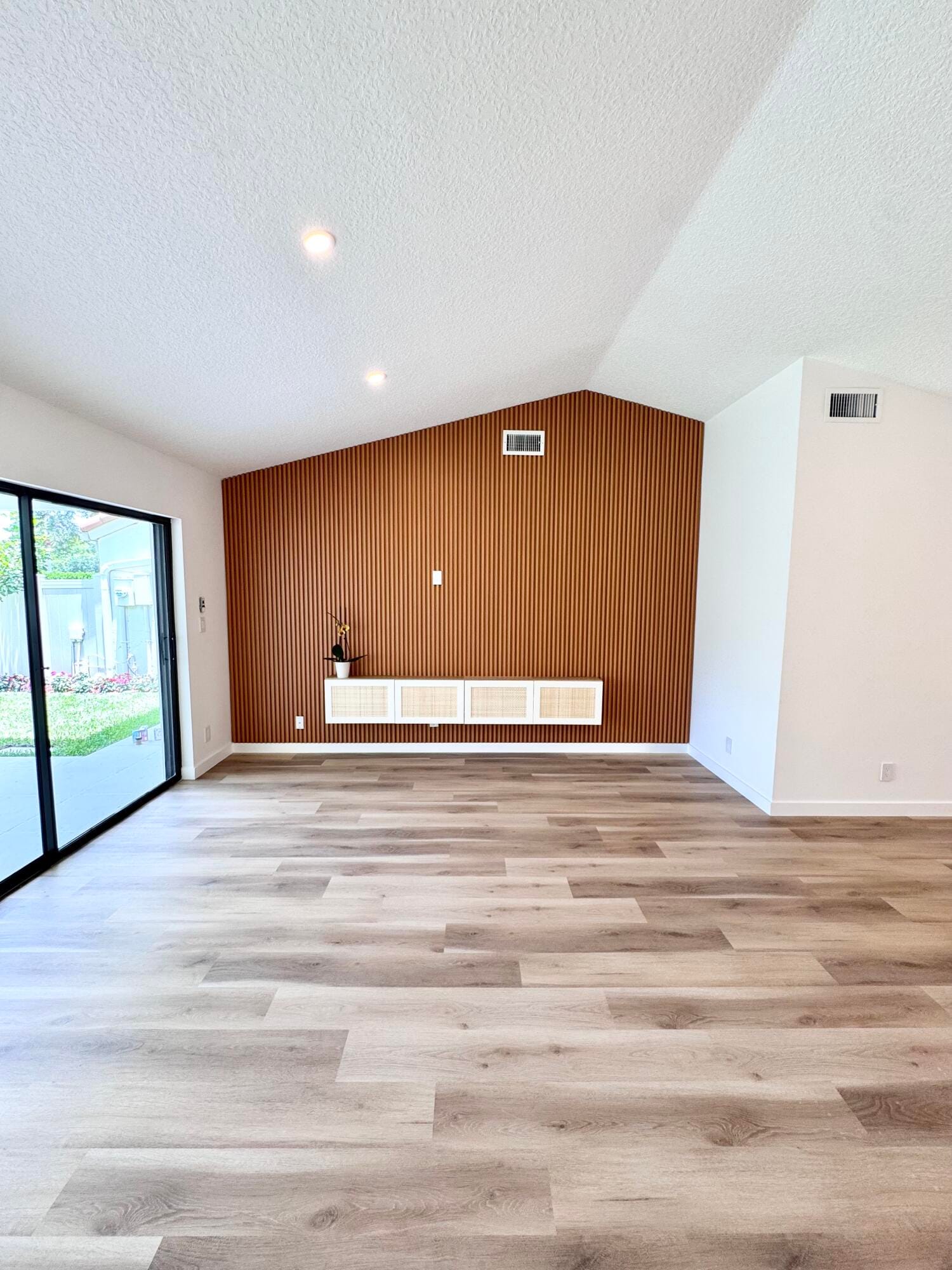 21547 Altamira Avenue — photo 7