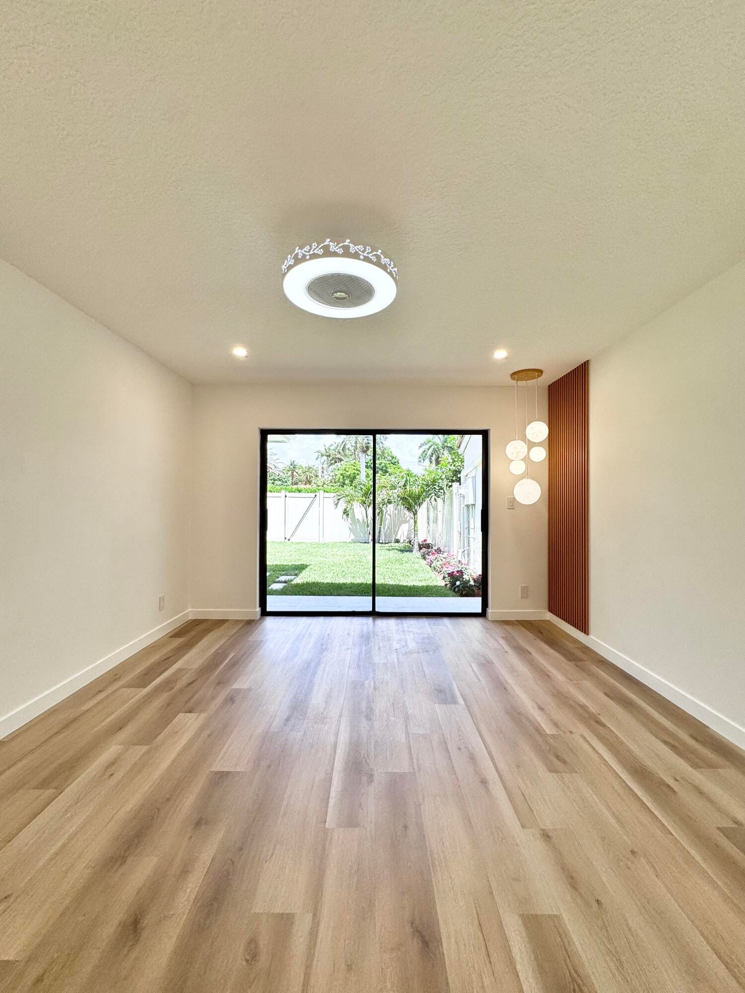 21547 Altamira Avenue — photo 10