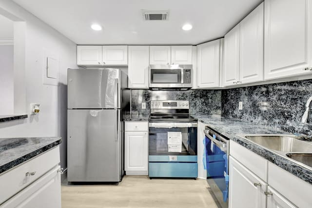 450 Saxony J, Delray Beach, FL 33446