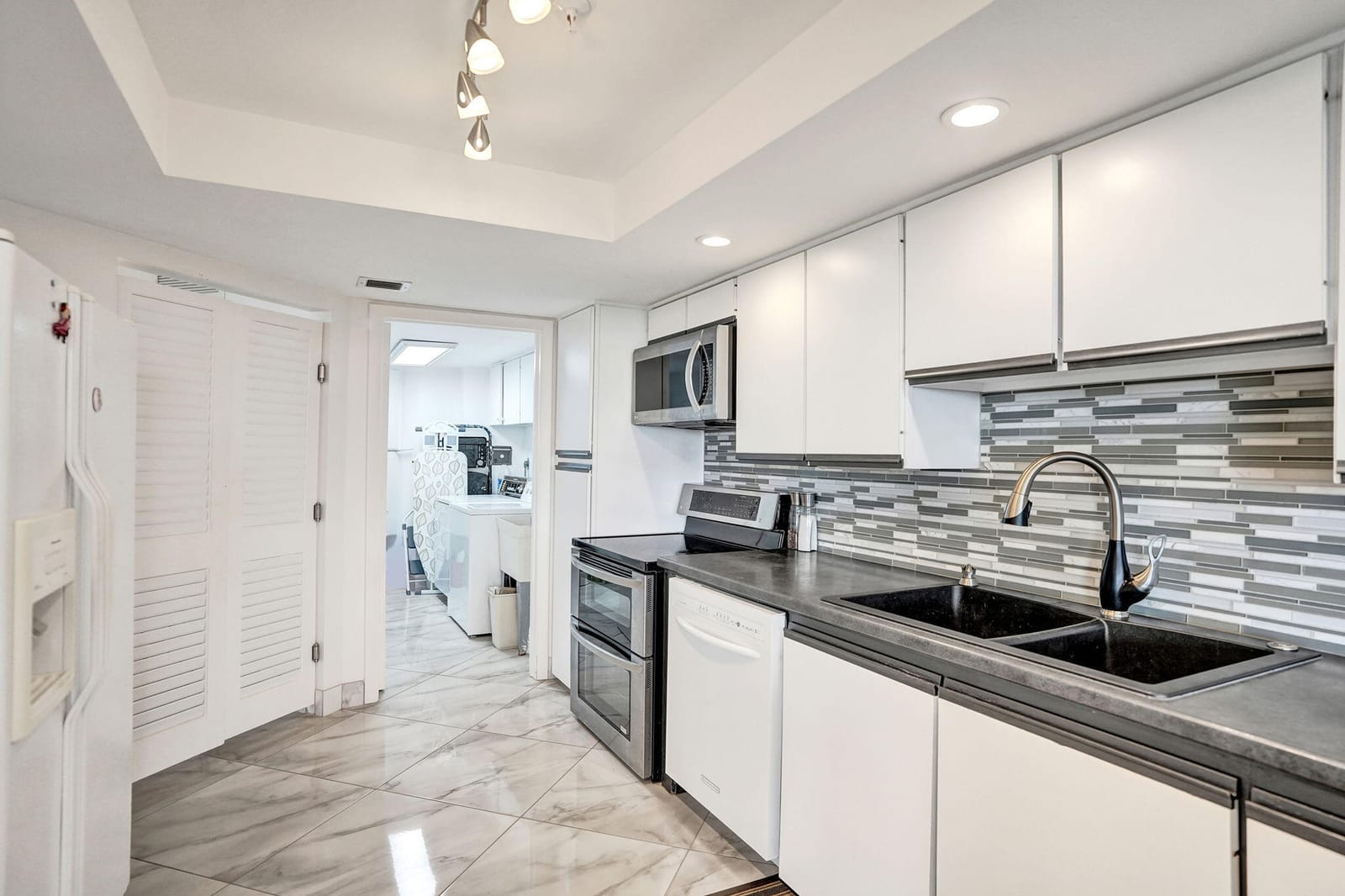 1900 CONSULATE Place 604, West Palm Beach, FL 33401 photo 16