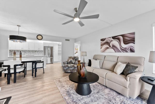 722 Sunny Pine Way F1, Greenacres, FL 33415