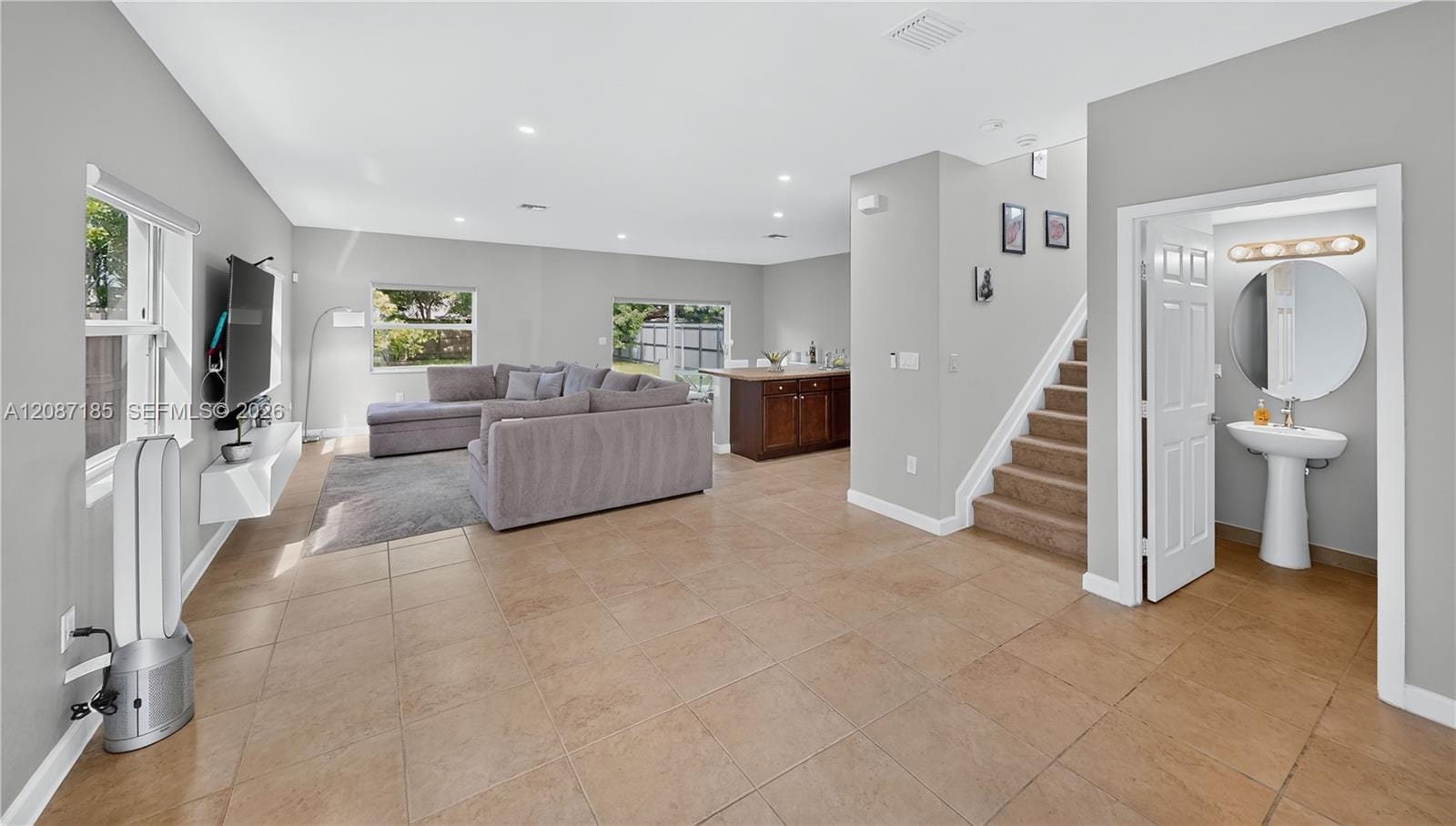 278 SE 31st Terrace — photo 3