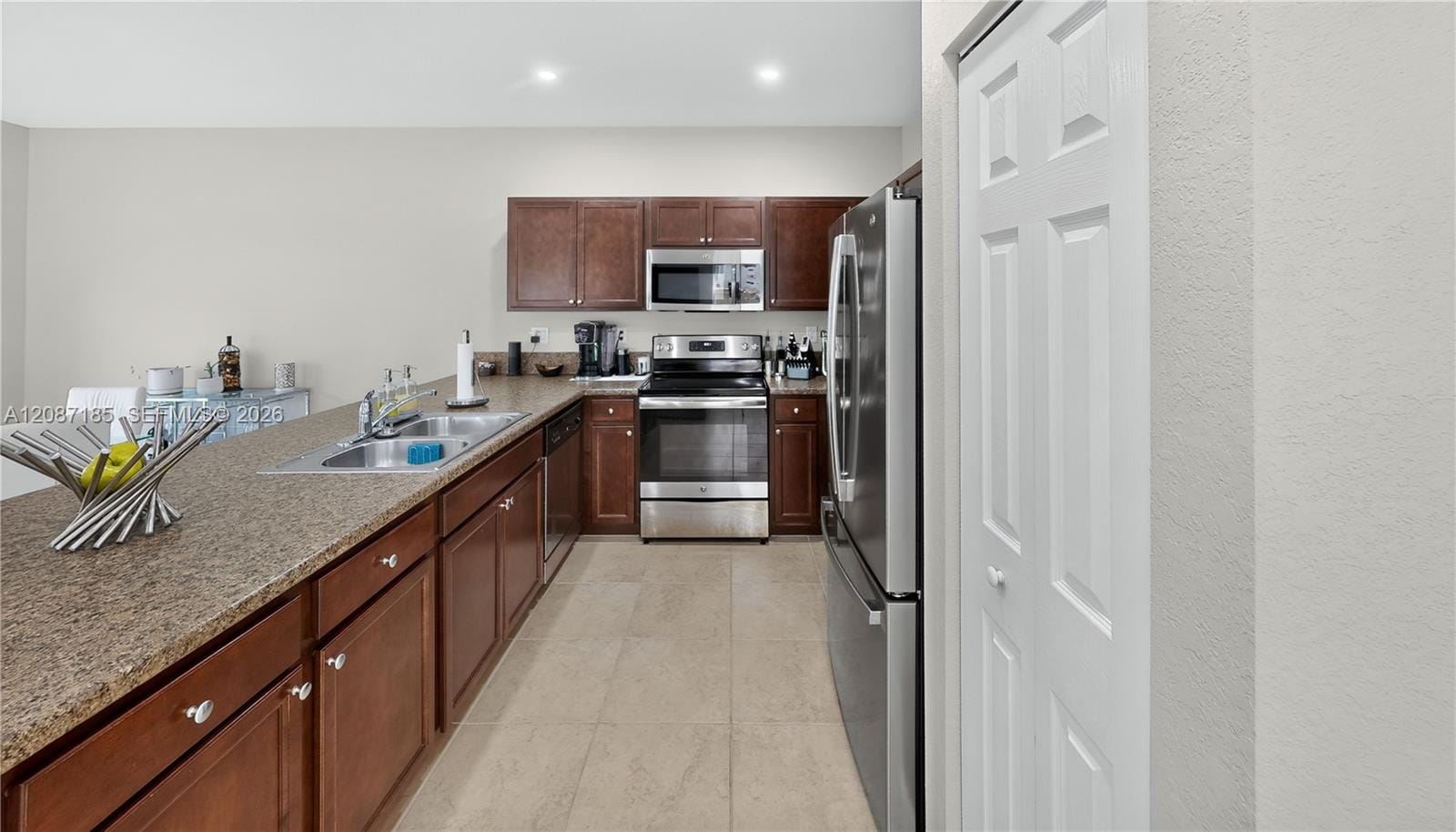 278 SE 31st Terrace — photo 8
