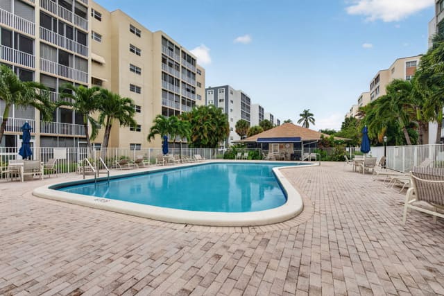 620 NE 12th Avenue 202, Meadowbrook Towers Condo F, Hallandale Beach, FL