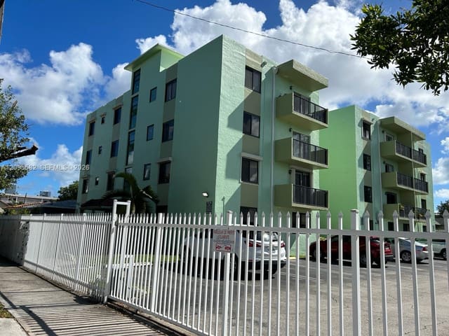 1530 SW 2nd Street 104, Miami, FL 33135