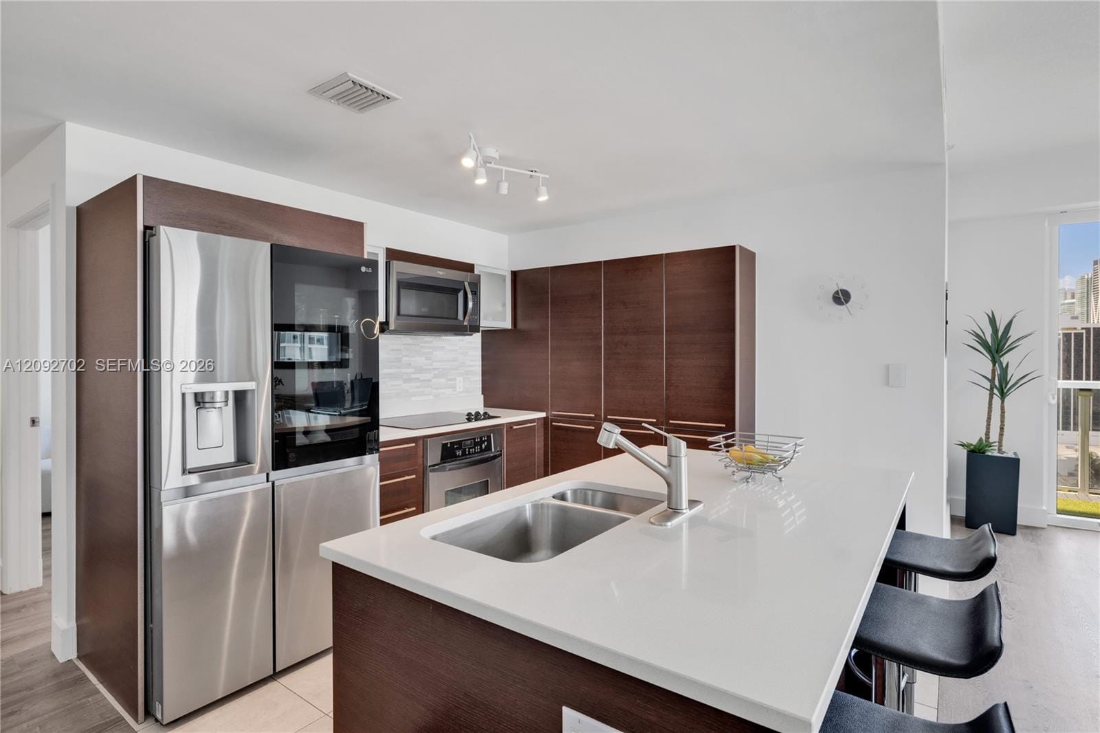 1900 N Bayshore Drive 2311 — photo 4