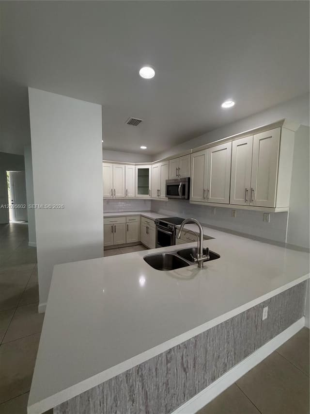 10461 NW 61st Street, Doral, FL 33178