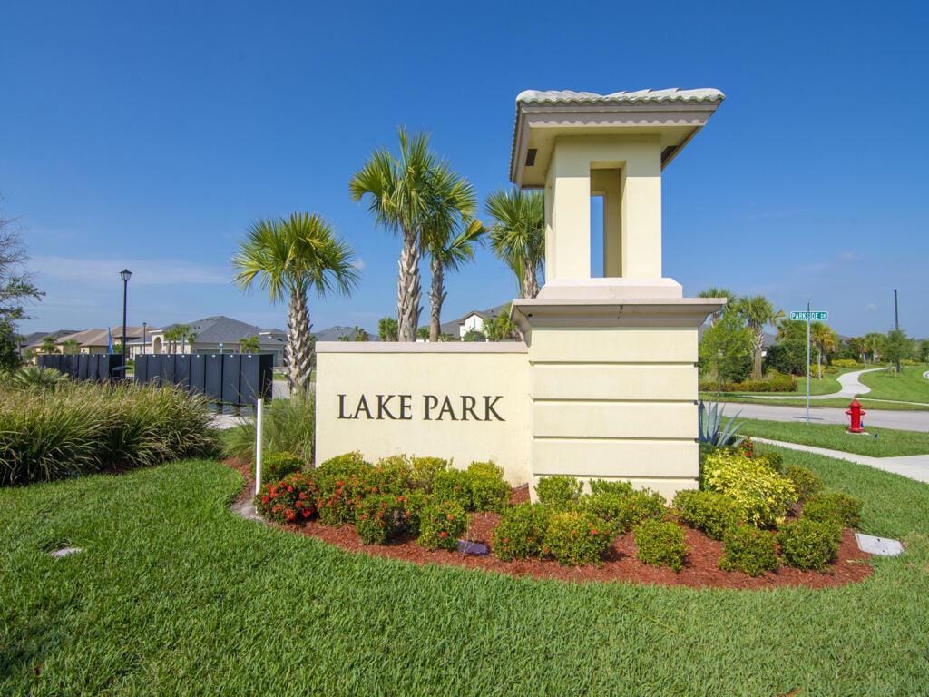 11484 SW LAKE PARK Drive, Port St. Lucie, FL 34987 photo 2